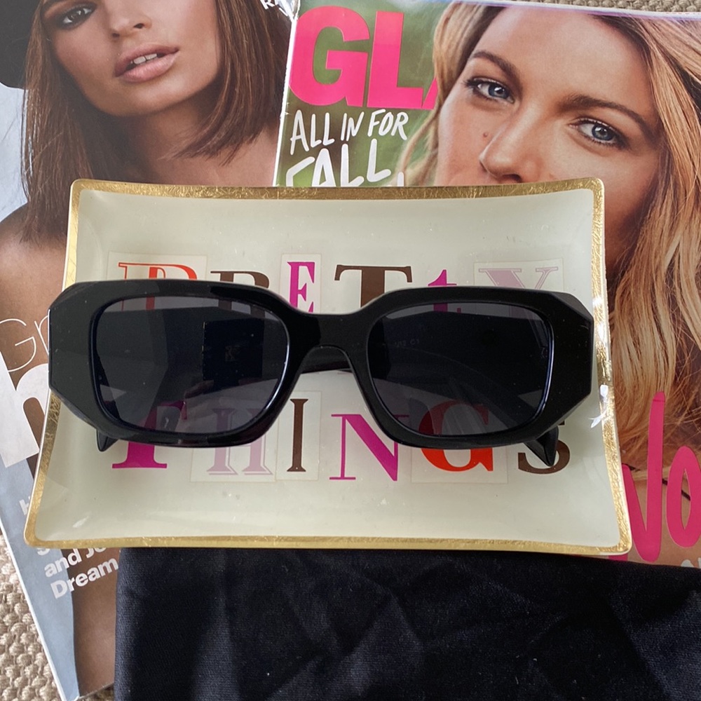 Sunglasses 🕶️; black; NEW